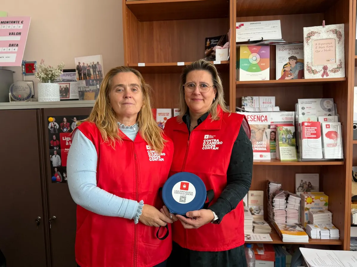 Anabela e Sofia voluntárias da Delegação de Bragança da Liga Portuguesa Contra o Cancro.