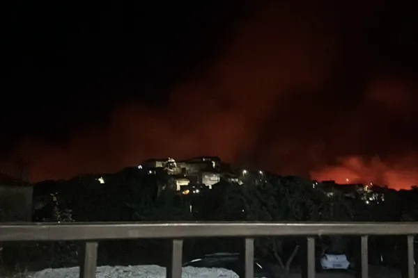 Incêndio de Cabeça Boa reacendeu e alastrou-se até ao concelho de Carrazeda de Ansiães