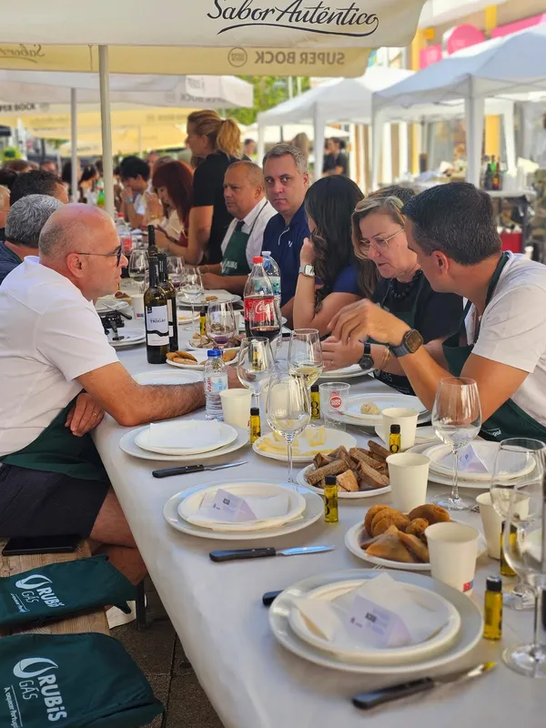 Sardinhada da ACISB reúne 90 associados