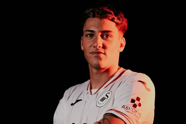 Brigantino Tiago Parente emprestado pelo Benfica ao Swansea City