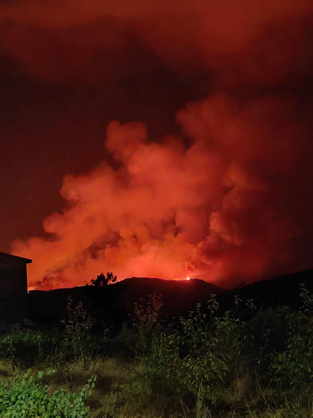 Incêndio em Torre de Moncorvo não dá tréguas