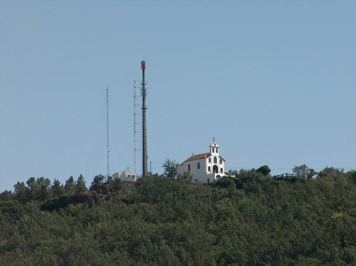 Ponto mais alto do monte tem cerca de 820 metros de altitude