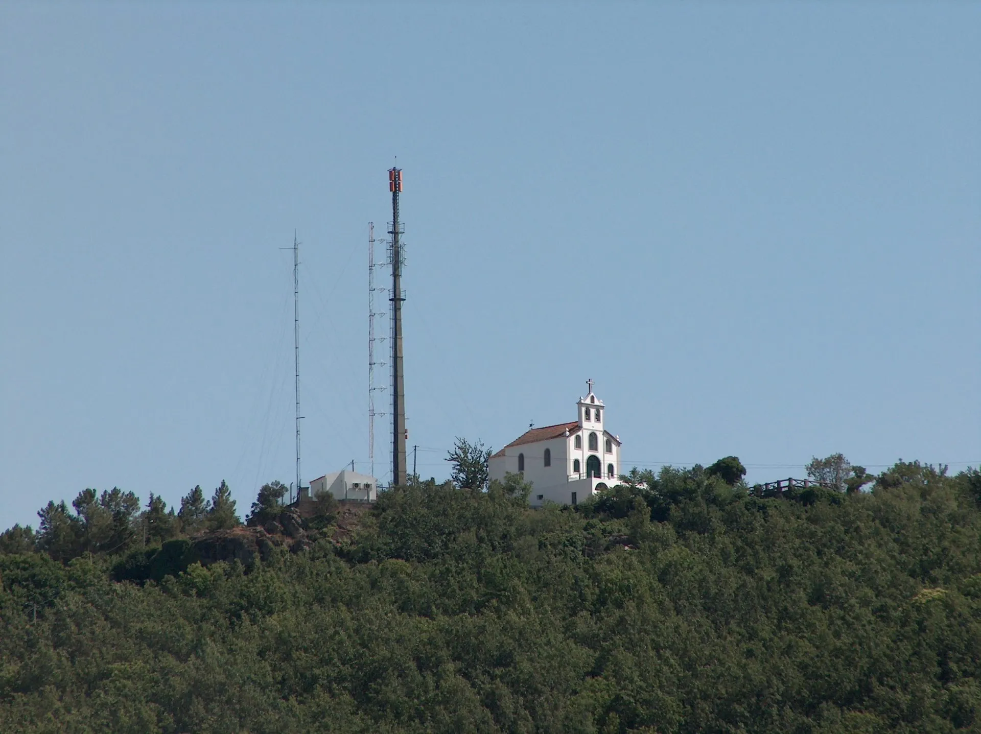 Ponto mais alto do monte tem cerca de 820 metros de altitude