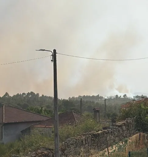 Estão em fase de conclusão os dois incêndios que começaram sábado