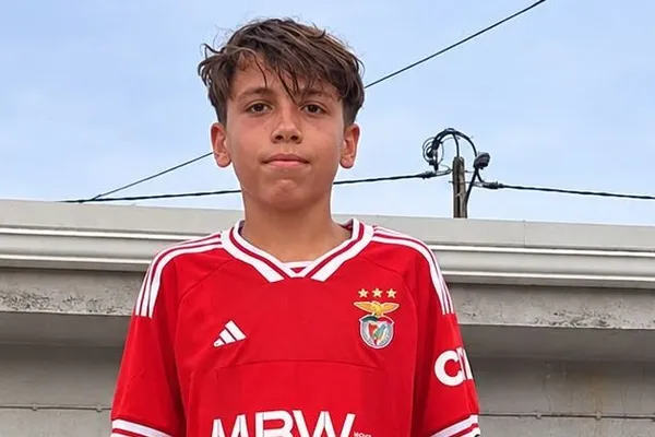 Jovem brigantino ruma à Academia do Benfica no Seixal
