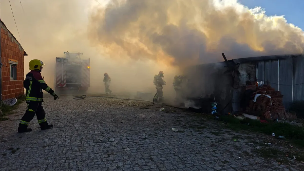Incêndio deixa cinco pessoas desalojadas em Viduedo, aldeia de sortes