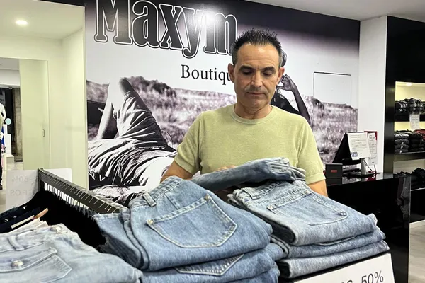 Comerciantes criticam falta de animação durante iniciativa que alargou horário das lojas