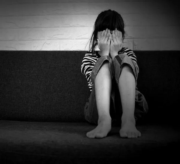 Homem de 22 anos detido por suspeita de abuso sexual de menor de 13 anos