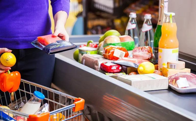 O cabaz composto por 63 produtos alimentares essenciais custa agora 252,07 euros