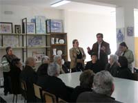 Idosos aprendem cerâmica