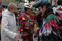 Caretos do Nordeste desfilam em França