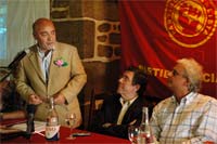 “Dinossaires” ao ataque