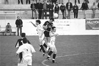 Alvi-negros consolidam a liderança