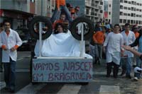 Estudantes festejam despedida