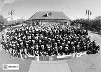 Renault reúne crianças na Disneyland