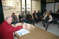 Operários rescindem contratos