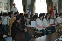 Jovens debatem insucesso escolar