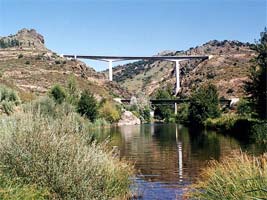 Mini-hídrica no rio Angueira