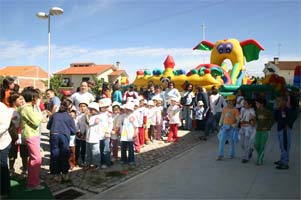 Bonés e balões para 750