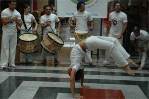 Capoeira anima Shopping