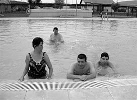 Utentes da ASCUDT vão à piscina