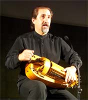 Música tradicional anima Macedo