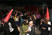 Idosos festejam Carnaval na discoteca