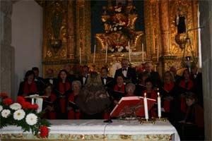 Coro enche Igreja de Penhas Juntas