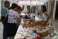 Artesãos cativam turistas
