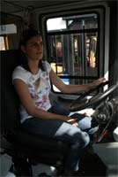 “Mulher ao volante, simpatia constante”
