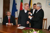 Cónego Adérito recebe medalha de mérito
