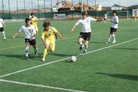 Apito com siglas da FIFA