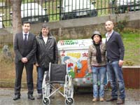 Tampinhas rendem três cadeiras de rodas