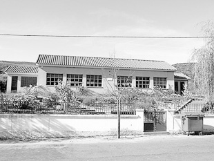 Alfândega transforma escolas em lares