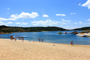 Falta de chuva faz descer água na albufeira do Azibo para níveis preocupantes