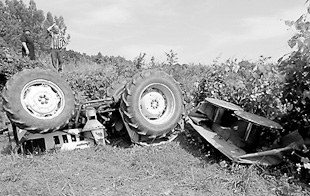 Homem morre em acidente de tractor