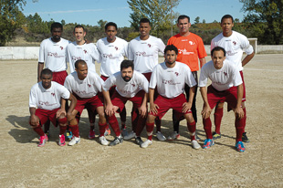 Africanos estreiam-se a vencer