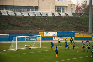 Samir resolve e mantém GDB na liderança