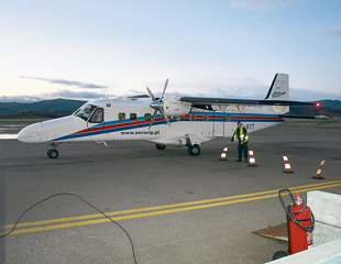 Retirada do avião “é mais uma maldade do Governo”