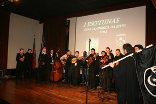 Tunas ajudam Centro Social