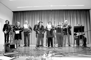 Idosos com espírito Natalício