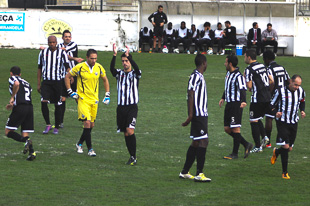 Dois “golões” de levantar o estádio
