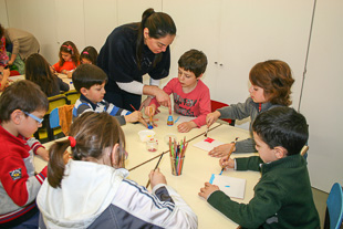 Telas coloridas pela imaginação das crianças