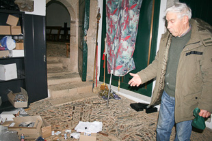 Assaltos varrem igrejas