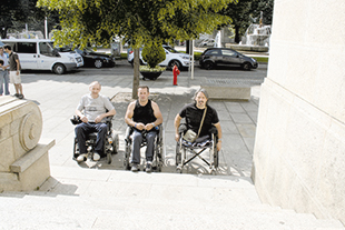 Cidadãos portadores de deficiência em protesto