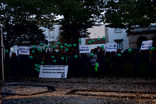 Cordão humano em defesa dos animais