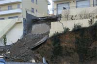 Derrocada deixa famílias desalojadas