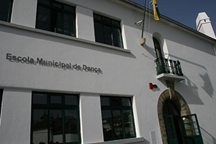 Aulas de dança no mesmo espaço