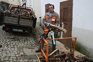 Inventou lança sistema inovador para cortar lenha