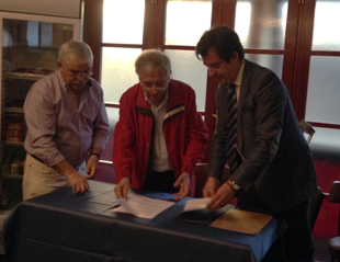 Bombeiros limpam caminhos florestais